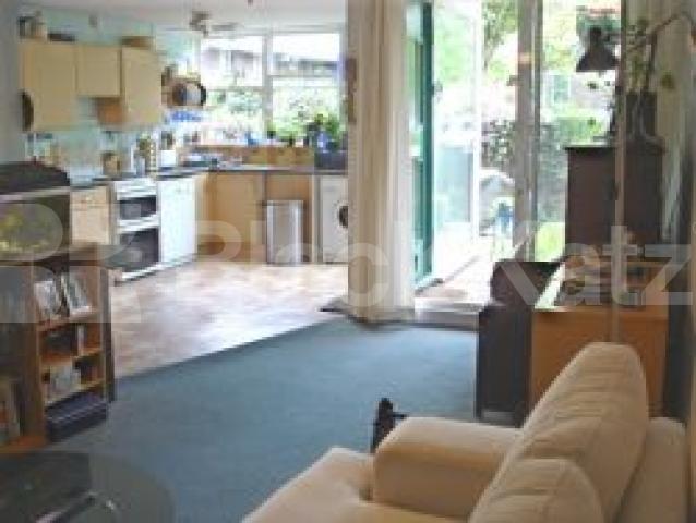 			2 Bedroom, 1 bath, 1 reception Flat			 Cadly Walk, ANGEL/ESSEX ROAD N1